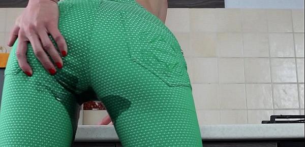  Russian Girl Sasha Bikeyeva - See how she teases you and pees through green pants.